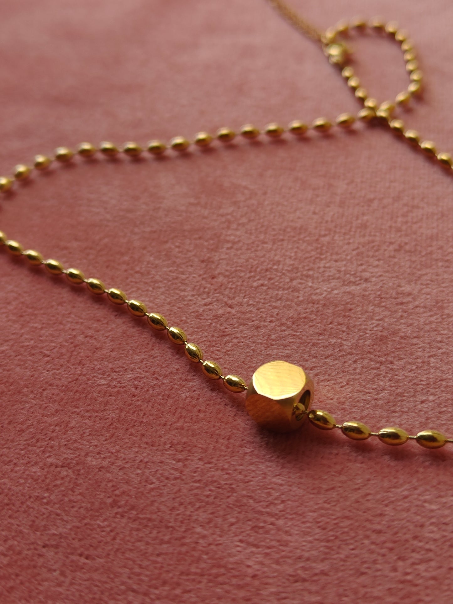 Geometric Cube Chain