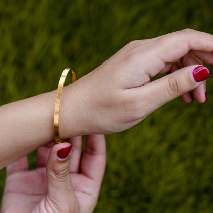 Aster Ribbed Bangle